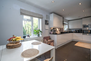 Kitchen dining large- click for photo gallery